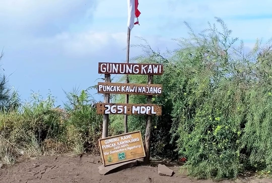 Menjelajah Gunung Kawi, Perpaduan Pendakian Ekstrem dan Wisata Spiritual yang Melegenda