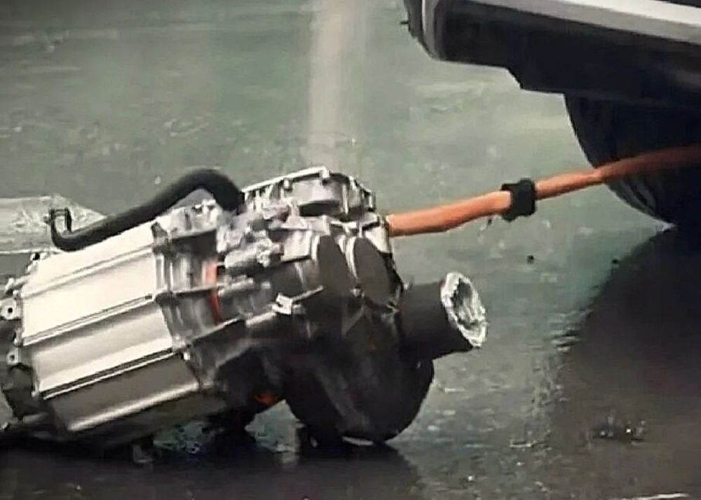 Komponen Mobil BYD Copot saat Terjang Banjir