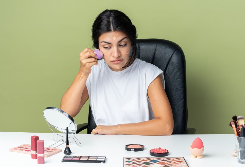 Pakai Makeup saat Jerawatan, Bikin Makin Parah atau Tidak?