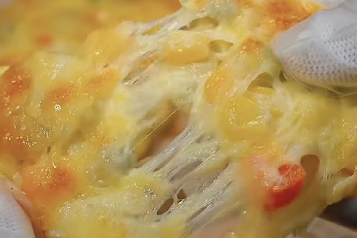 Resep Pizza Kentang Sosis Super Praktis, Kejunya Lumer di Setiap Gigitan