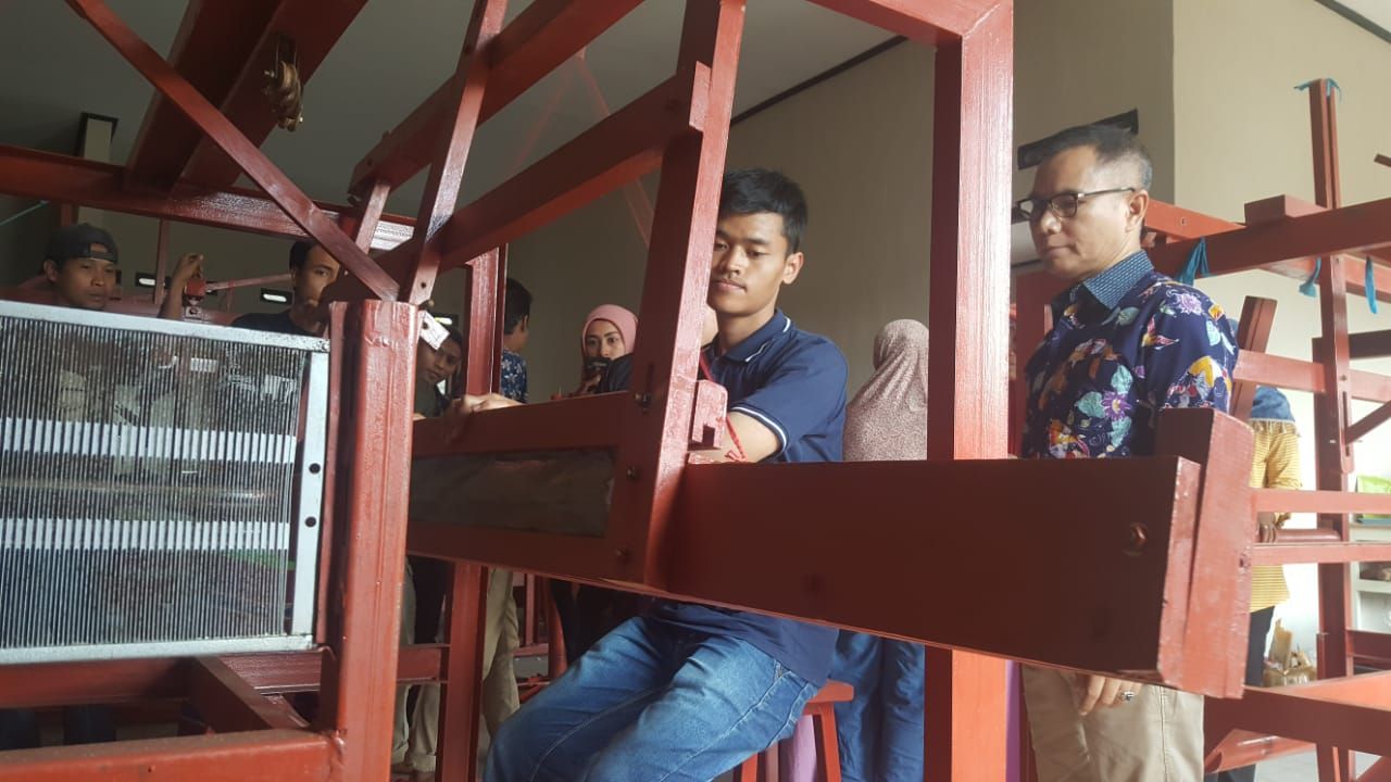 Menenun Identitas dan Menjaga Kualitas Warisan Leluhur Tenun Pringgasela