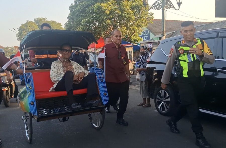 Bye-Bye Becak Motor! Malioboro Masuki Era Bekalista Garapan SMKN 3 Jogja diresmikan Menkeu Purbaya Bersama Sultan HB X