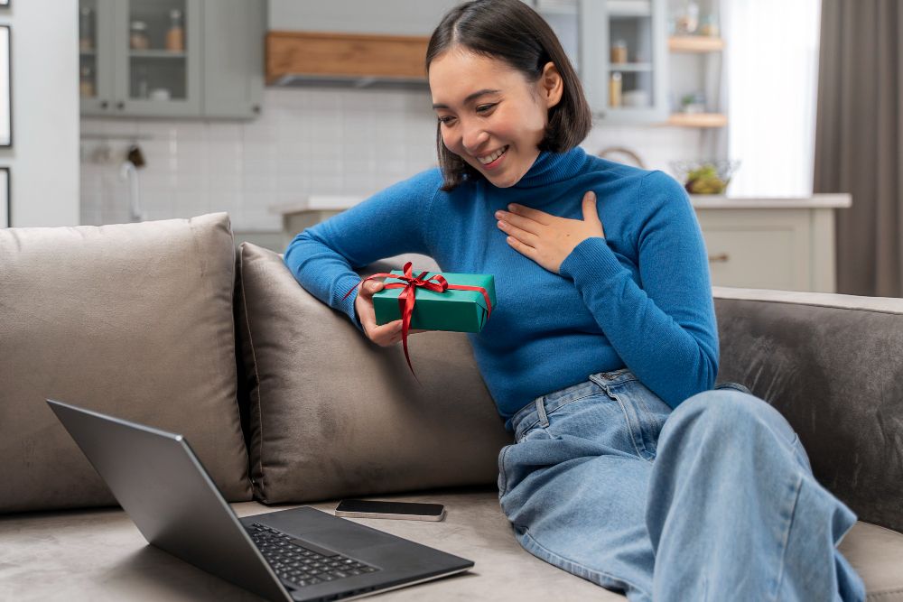 Pacar Kamu Suka Gadget? Ini Ide Kado yang Dijamin Bikin Senang