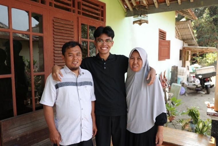 Kisah Rofi, Anak Penjual Ikan Keliling Cilacap yang Tembus Psikologi UGM dengan Kuliah Gratis