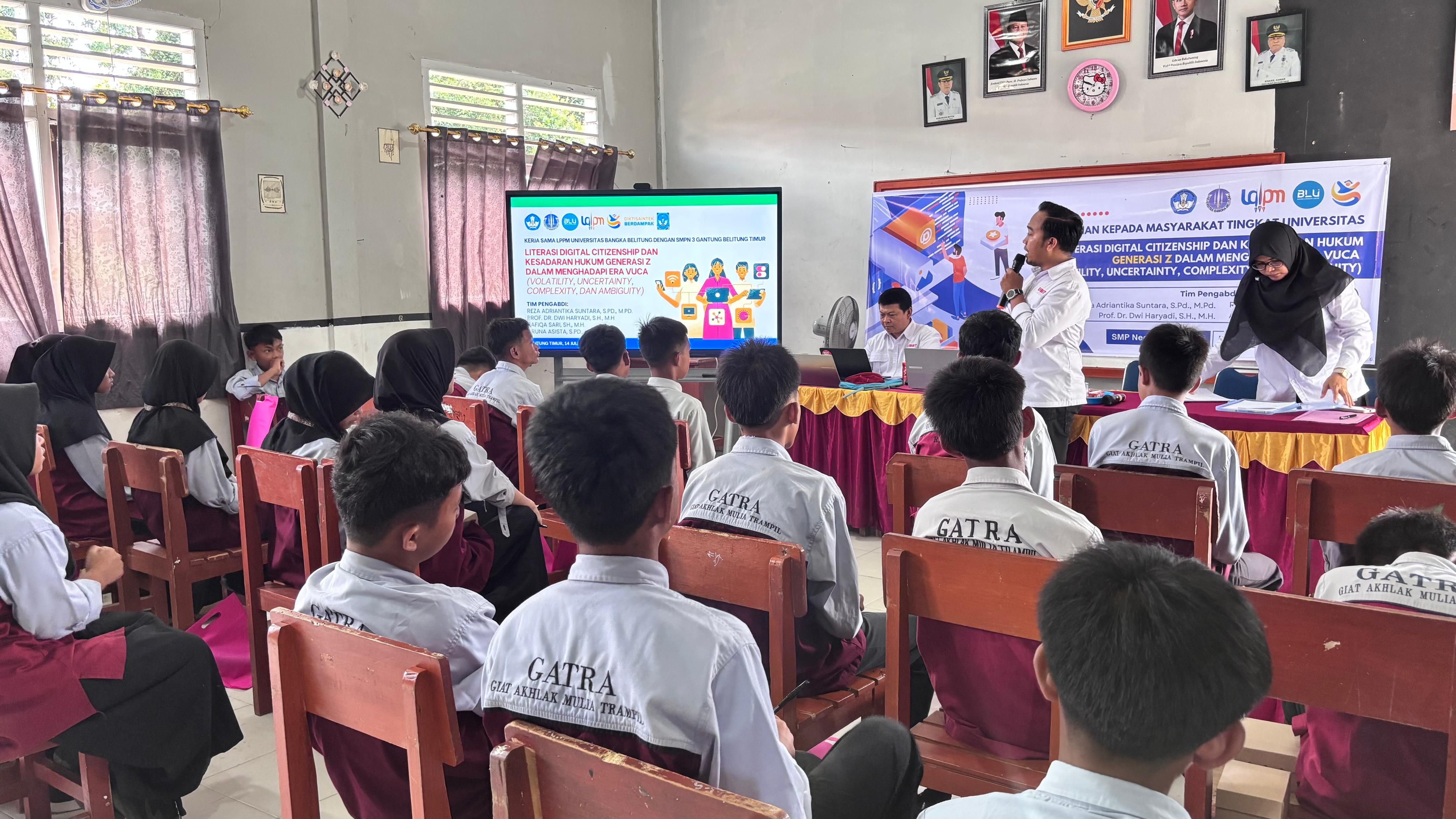 Akademisi UBB Ajak Pelajar SMP Negeri 3 Gantung Jadi Generasi Cerdas Digital dan Sadar Hukum