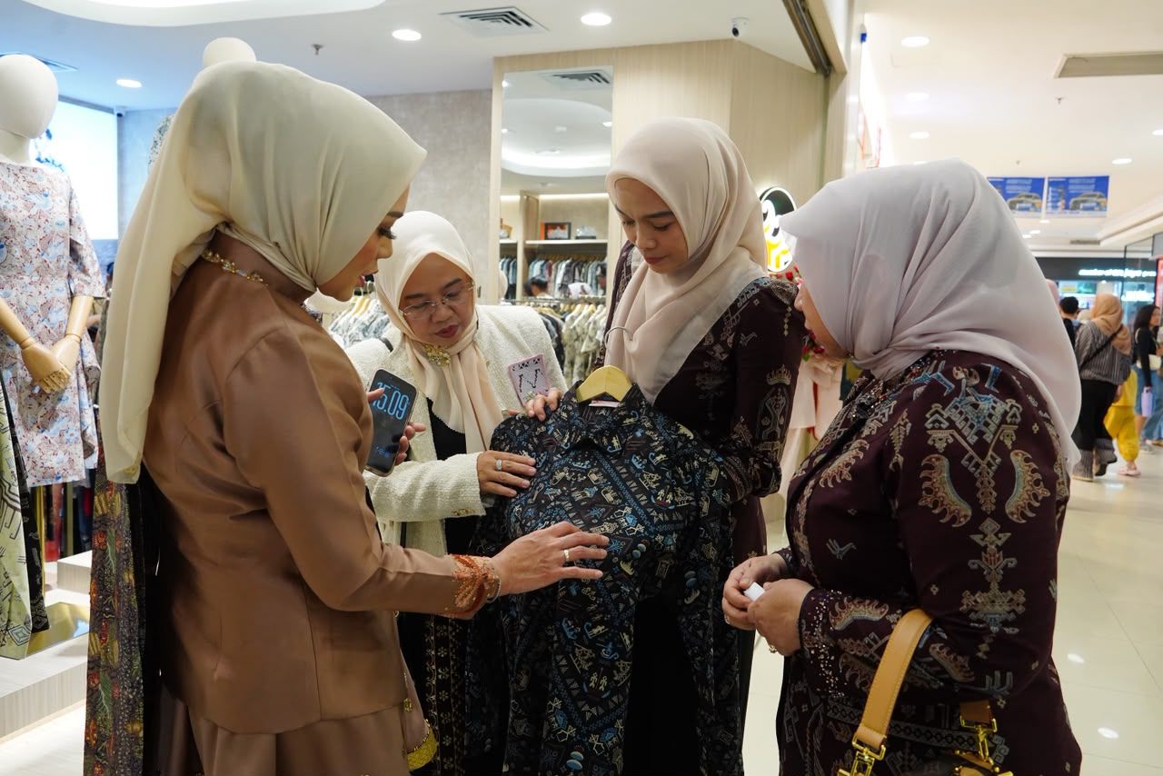 Motif Batik Lampung Akan Dipasarkan di 120 Gerai Batik Keris