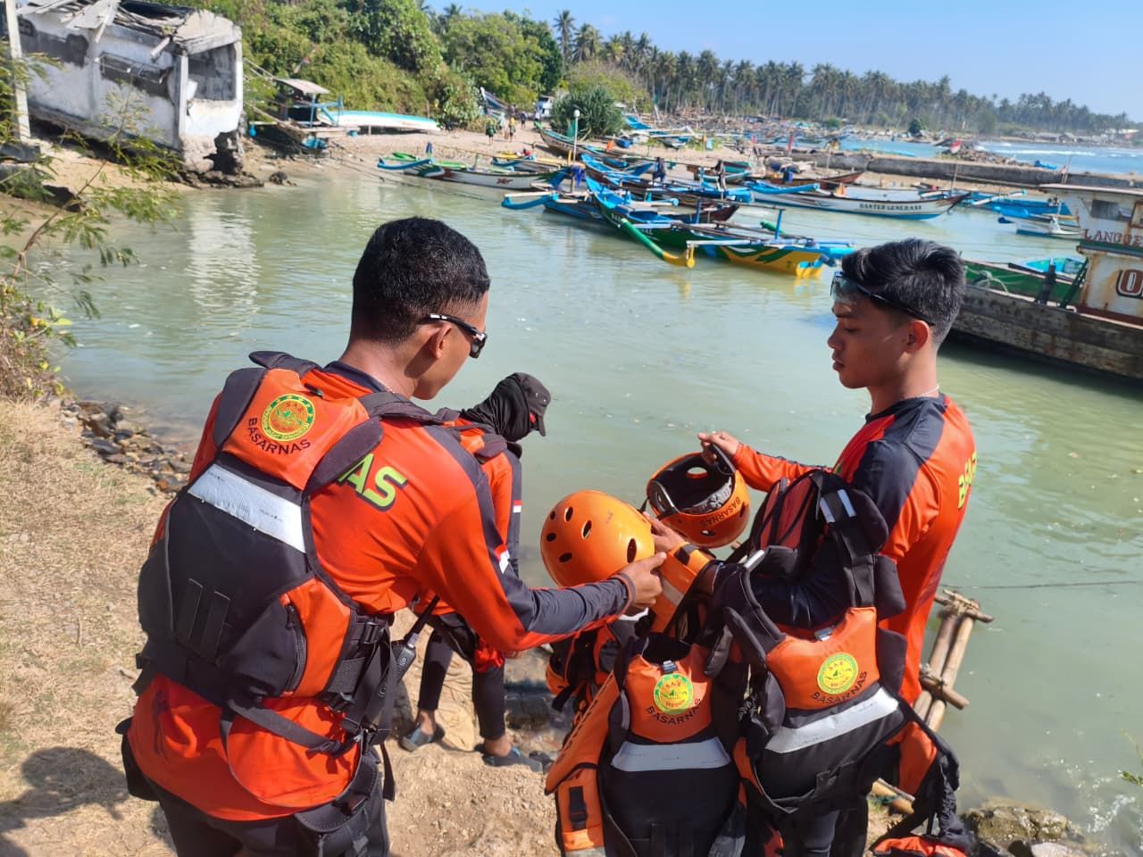 Satu Nelayan Diduga Jatuh Dari Bagan Perairan Bagedur Lebak
