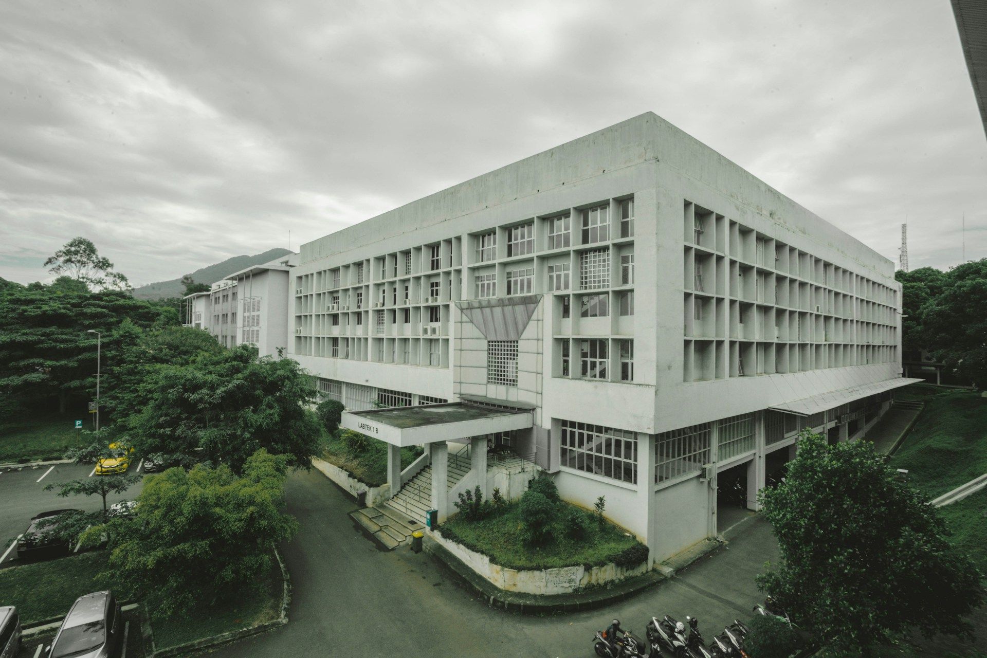 Pemprov DKI Jakarta Resmi Berikan Beasiswa untuk Mahasiswa ITB