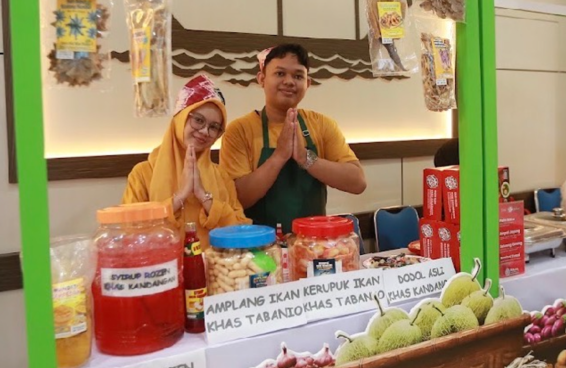 Kisah Pasutri Bangun Toko Oleh-Oleh Khas Kalimantan, dari Jualan Ikan Asin hingga Jadi Pusat Buah Tangan Modern