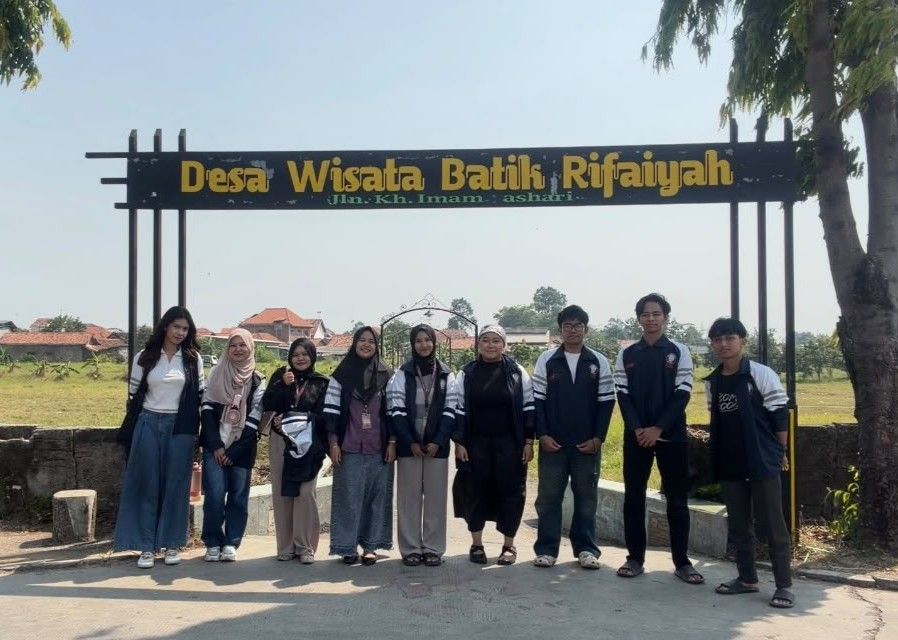 Mahasiswa KKNT IDBU 68 Kelompok 1 UNDIP Hadirkan Program Pengembangan Kampung Wisata Batik Rifaiyah di Batang