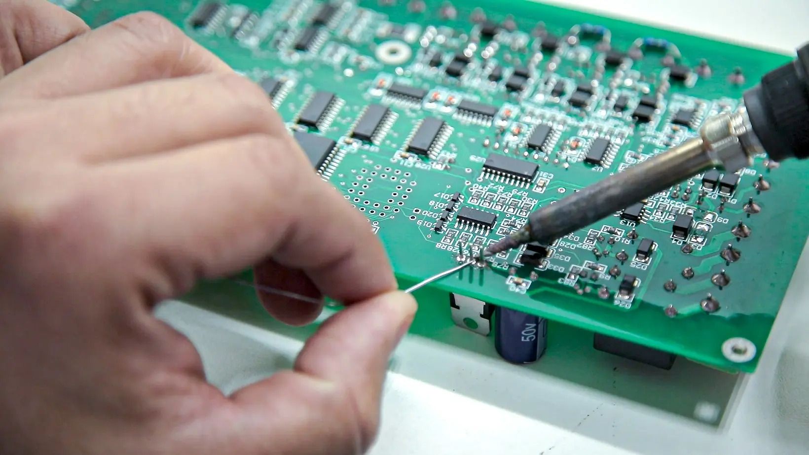 Solder 40W vs 60W: Mana yang Lebih Aman untuk PCB Elektonik?