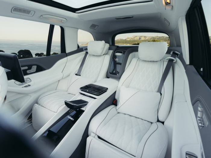 Mercedes-Maybach GLS Terbaru Kini Punya Otak AI