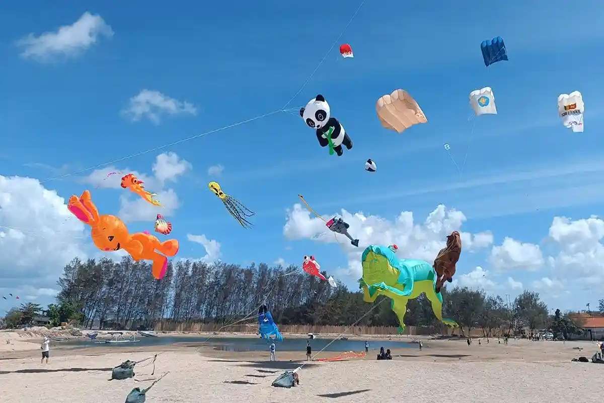 Rare Angon Festival 2026 Kembali Semarak, Ratusan Layangan Tradisional dan Internasional Hiasi Langit Sanur