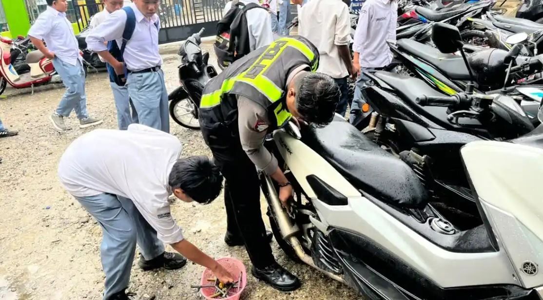 Gelar Polantas Menyapa , Satlantas Polres Merangin Edukasi Pelajar dan Amankan 15 Knalpot Brong di SMKN 1