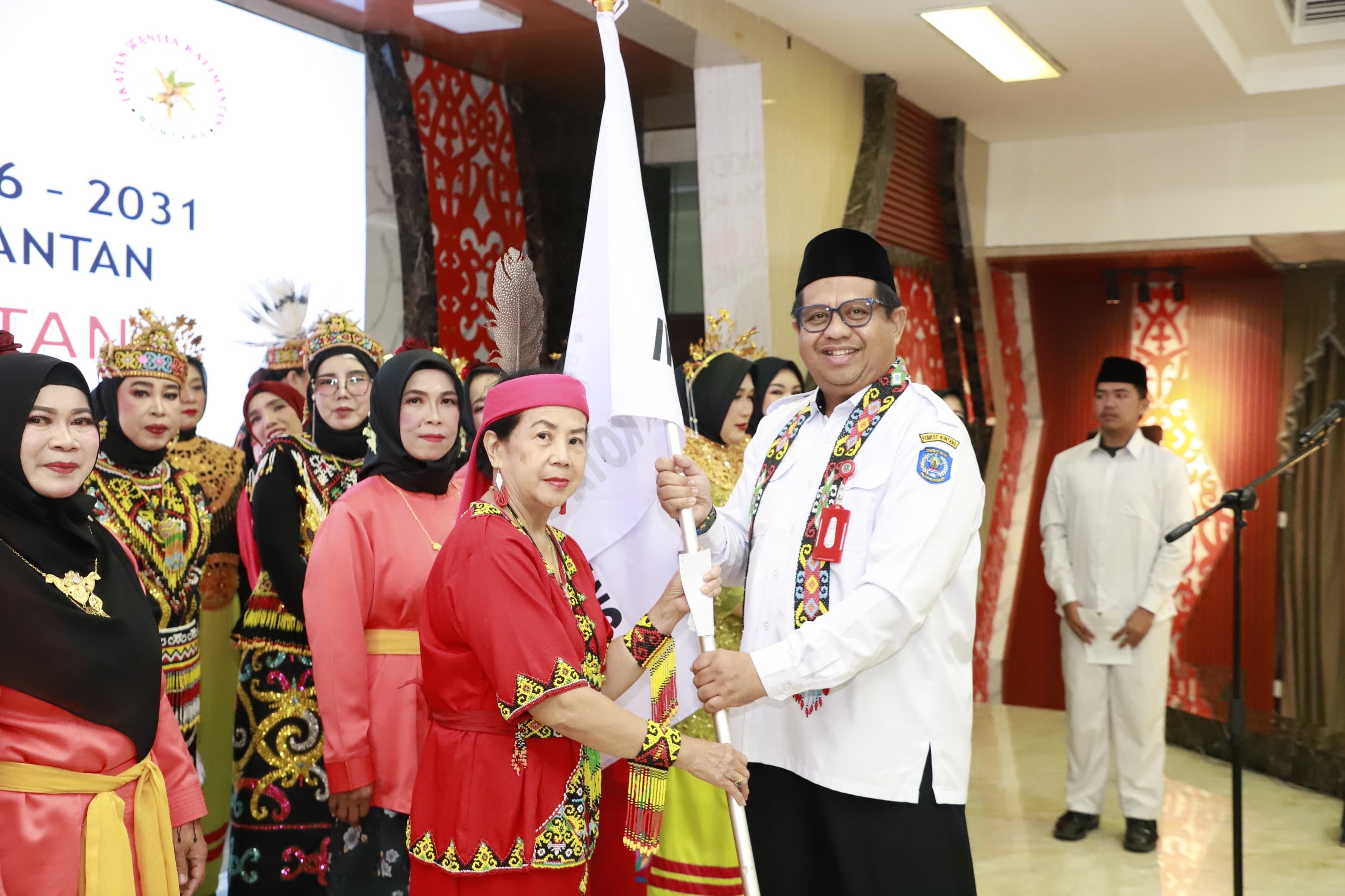Momentum HUT ke-15 IWAKA Bontang, Milda Ratna Ranggen Resmi Dikukuhkan Pimpin Periode 2026-2031