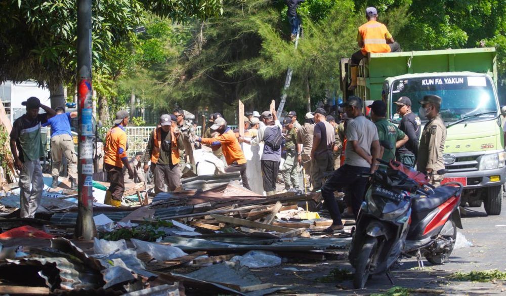 Ratusan Personel Turun, Pemko Banda Aceh Tertibkan PKL dan Bangunan Liar di Tungkop