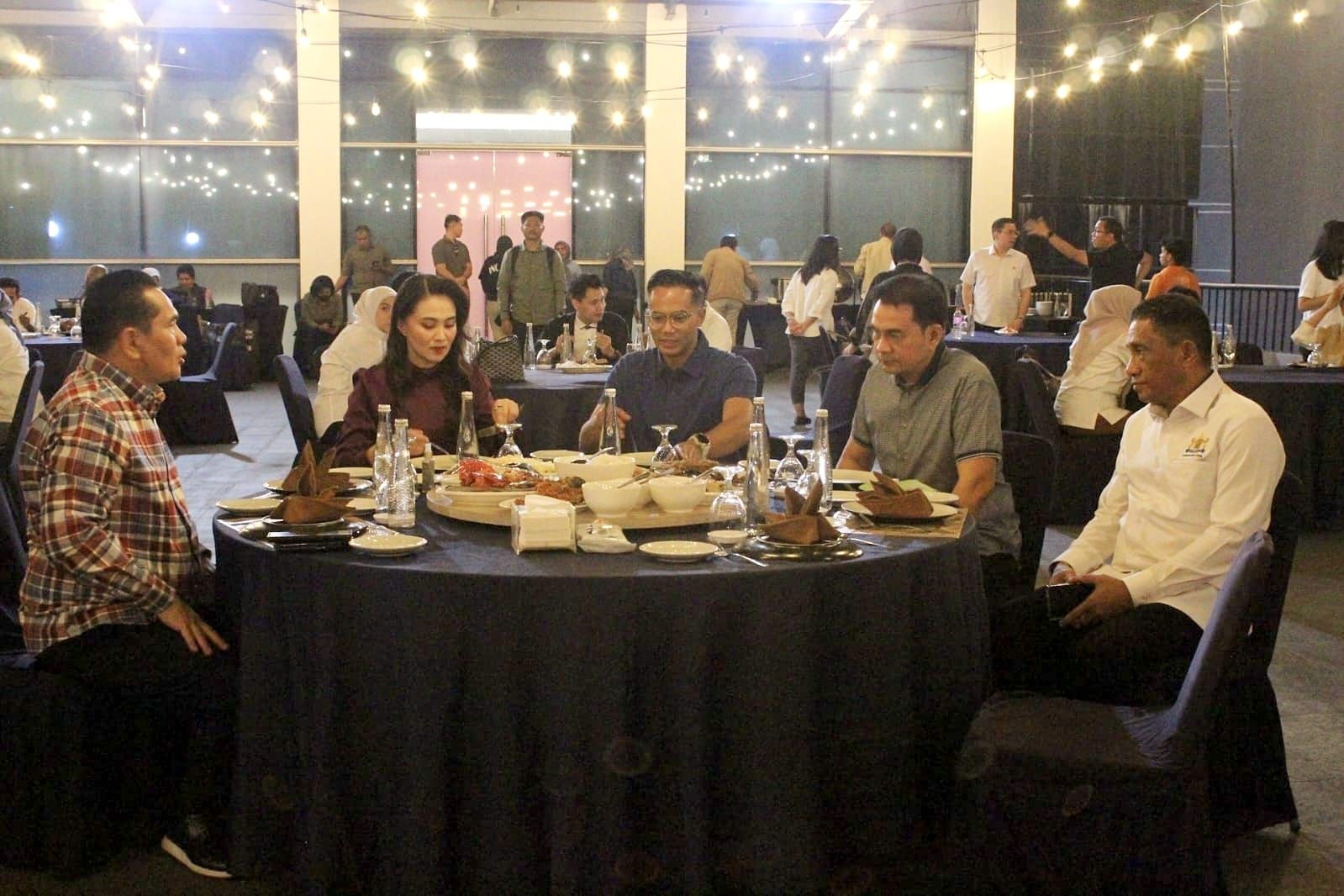 Gubernur Malut Sambut Ketua Umum Kadin Indonesia Lewat Jamuan Makan Malam Penuh Keakraban