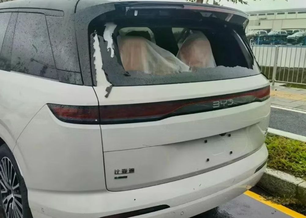 Pabrik Dihantam Topan, Begini Cara BYD Cari Cuan dari Mobil yang Rusak Akibat Badai