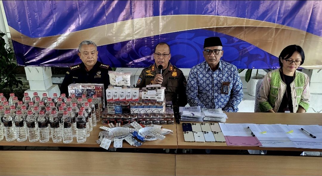 Sidak Barang Ilegal 8 Bulan di DIY Berakhir Ratusan Ribu Rokok, Iphone, Arak Bali dan Psikotropika dimusnahkan