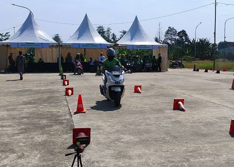 Kemenhub dan Grab Latih Ribuan Mitra Ojol Berkendara Aman