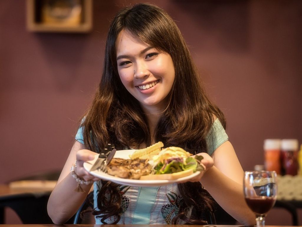 Hati-hati! Makan Terlalu Larut Malam Bisa Ganggu Keseimbangan Gula Darah