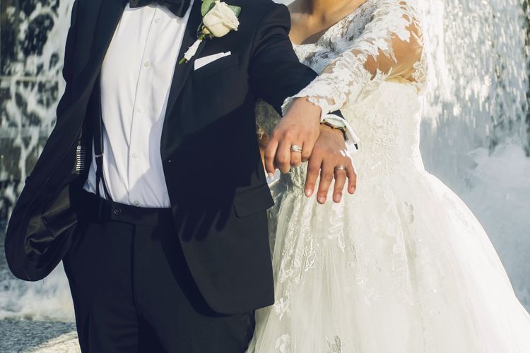 Arti Mimpi Fitting Baju Pengantin dan Jadi Mempelai yang Bikin Overthinking