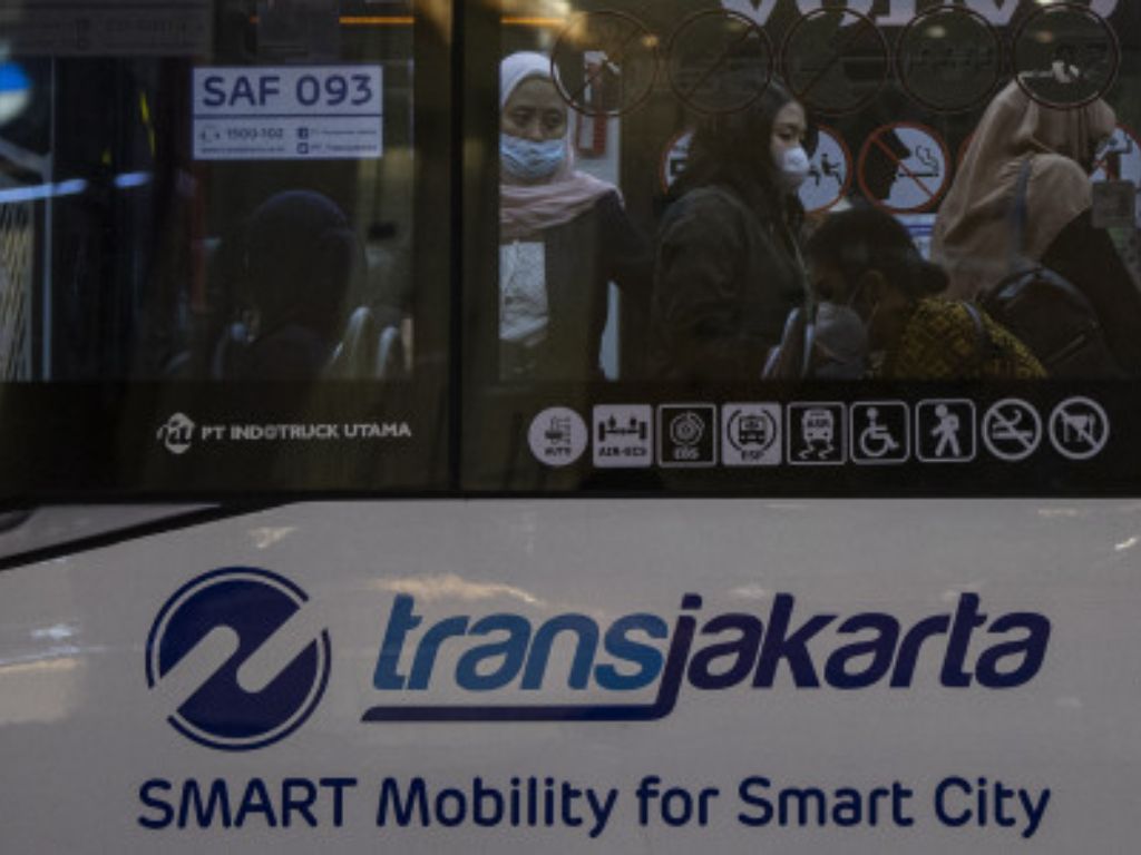 Bus TransJakarta Hajar Rumah dan Kios di Jakarta Timur, 6 Orang Luka-luka