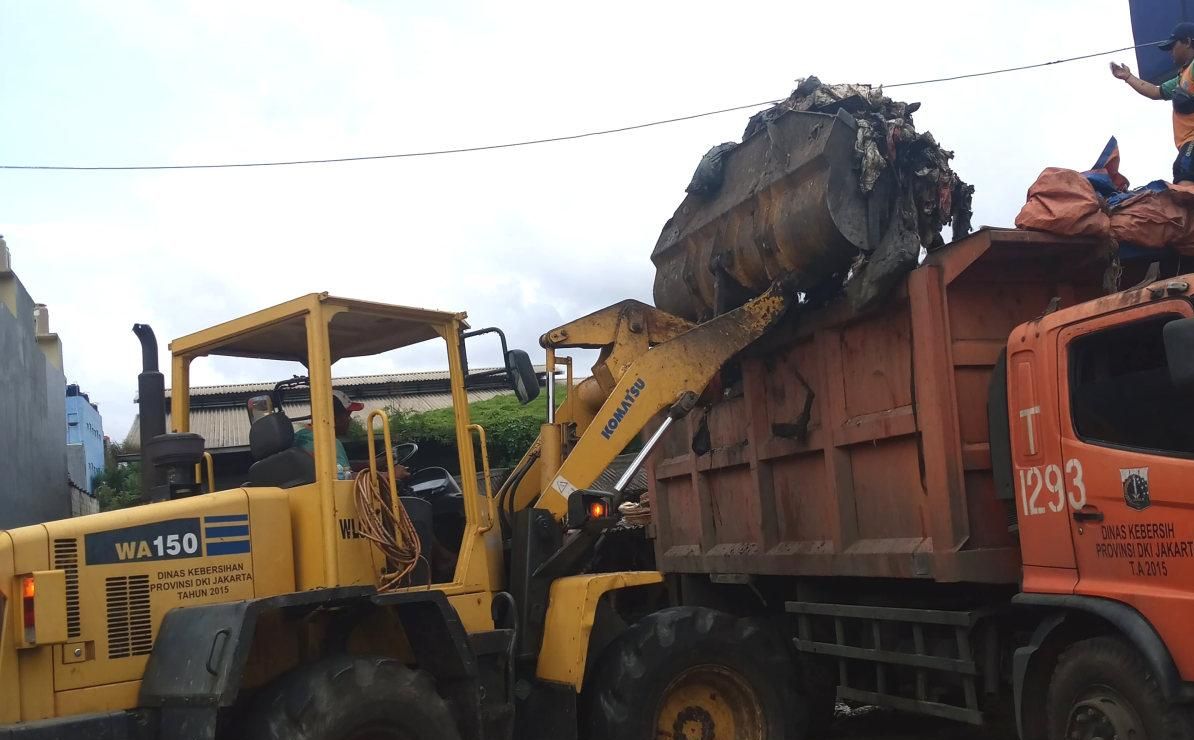 Gunungan Sampah Pasar Cakung Dikebut! Pemprov DKI Ajak Kita Mulai Pilah Sampah di Rumah