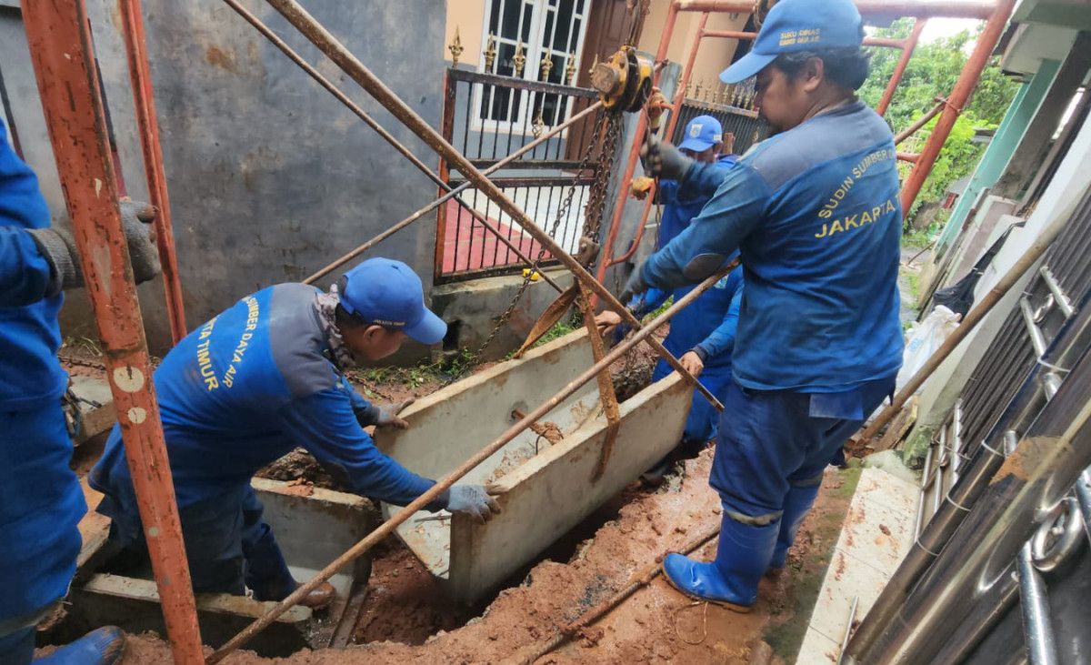 Cegah Genangan, Saluran Air Gang Asem Munjul Direvitalisasi dengan Beton U-Ditch