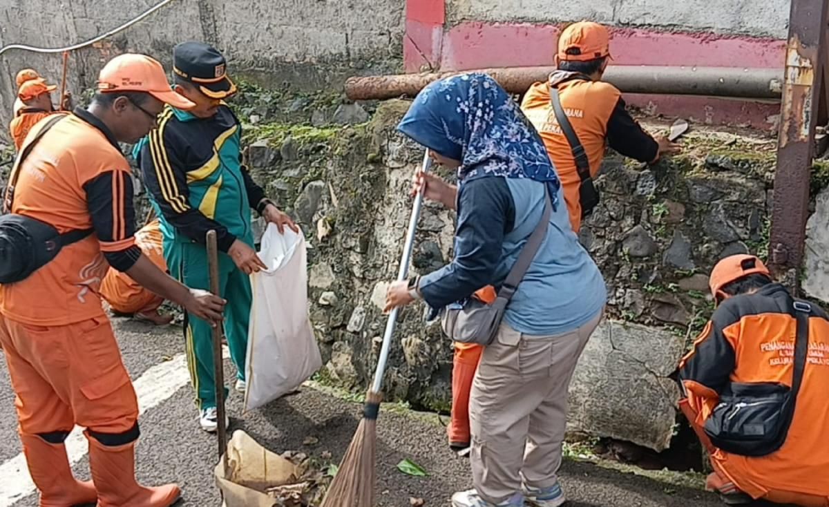 Jelang Tahun Baru Imlek, Pasukan Oranye Adakan Kegiatan Bersih-Bersih di Vihara Viriya Bala