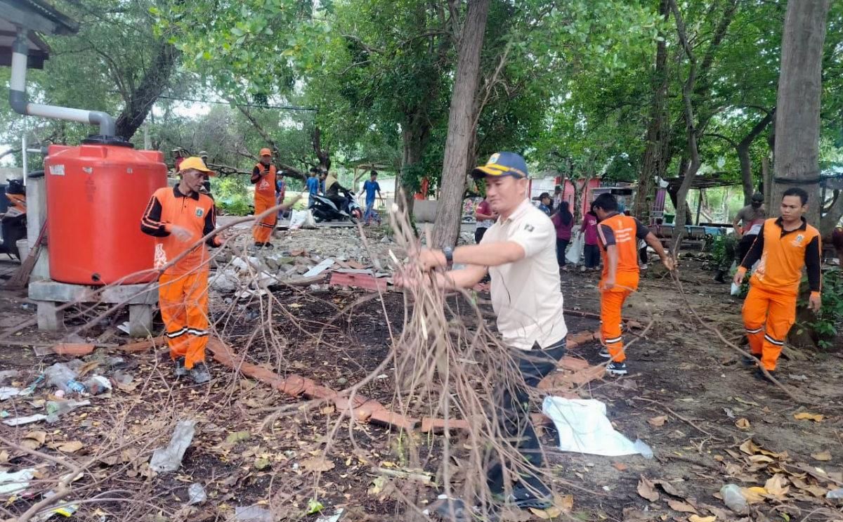Lapangan Voli Pulau Harapan Kembali Kinclong! 50 Personel Gabungan Turun Tangan Bersihkan Lingkungan demi Spot Olahraga Nyaman
