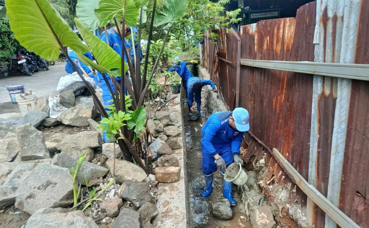 Respons Cepat Pasukan Biru SDA Perbaiki Turap Longsor di Pulo Gebang Jakarta Timur: Progres Capai 80 Persen, Warga Kini Bebas Cemas
