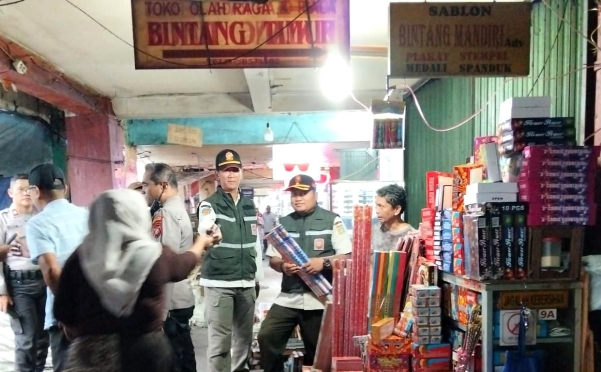 Satpol PP Kecamatan Jatinegara Razia Miras dan PPKS, Jamin Kenyamanan bagi Warga Selama Ramadhan