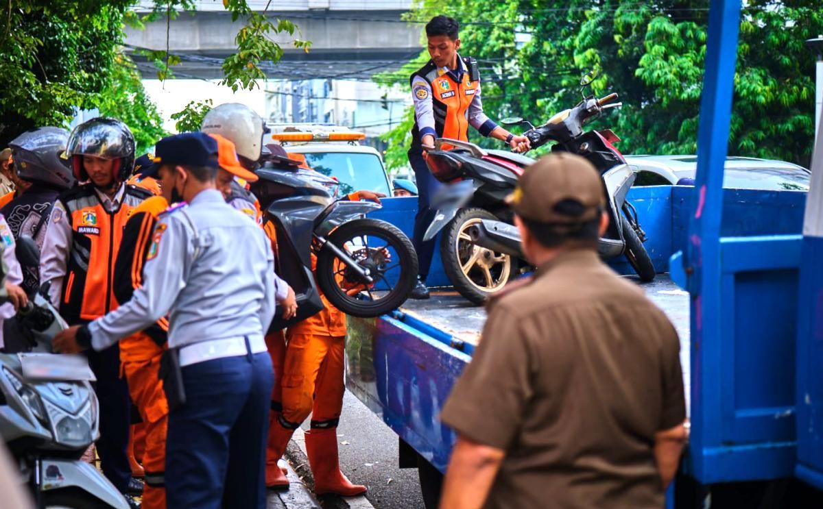 Bikin Resah Pemilik Toko, Belasan Motor Parkir Liar di Melawai Jakarta Selatan Diangkut Petugas Gabungan