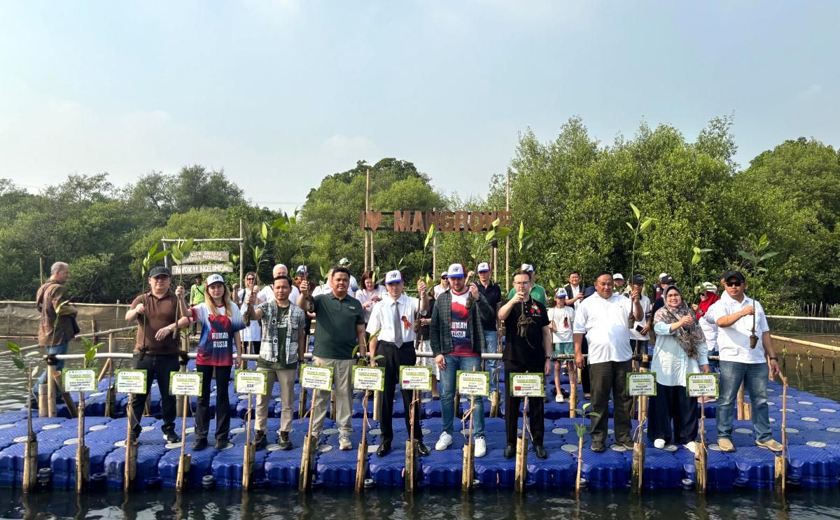 Demi Menjaga Ekosistem, Pemprov DKI Jakarta Bersama Russian House Gelar Penanaman Mangrove di Angke Kapuk