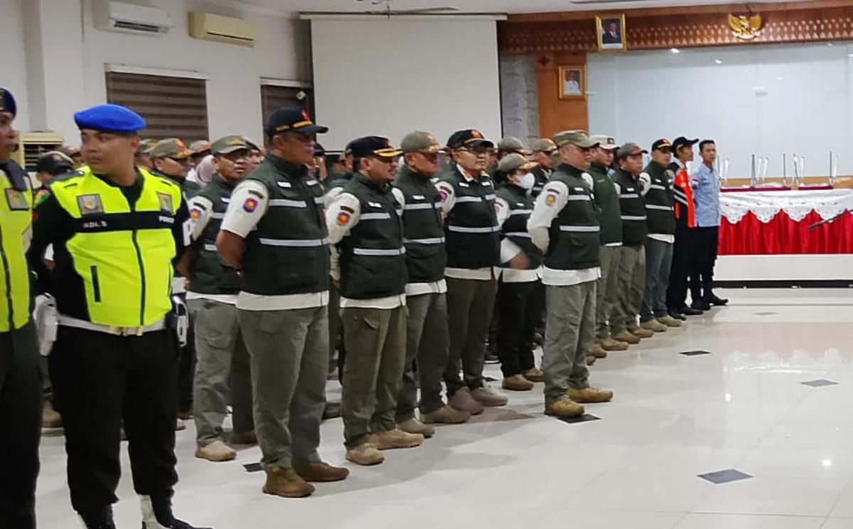 Razia Gabungan di Eks Lokalisasi Boker Ciracas, Jaring 10 PPKS dan Puluhan Botol Miras