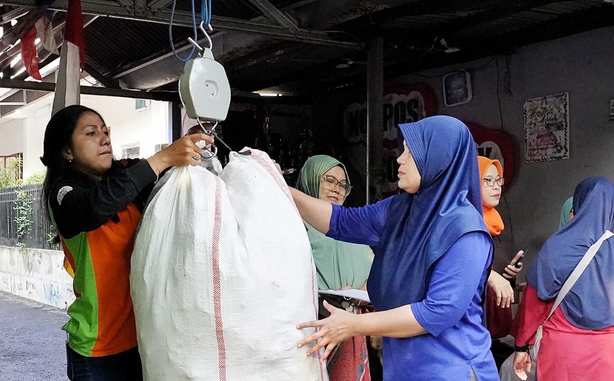 DPRD DKI Sebut Sampah di Jakarta Bisa Jadi “Bom Waktu”, Aturan Reward dan Sanksi Siap Diberlakukan bagi Warga