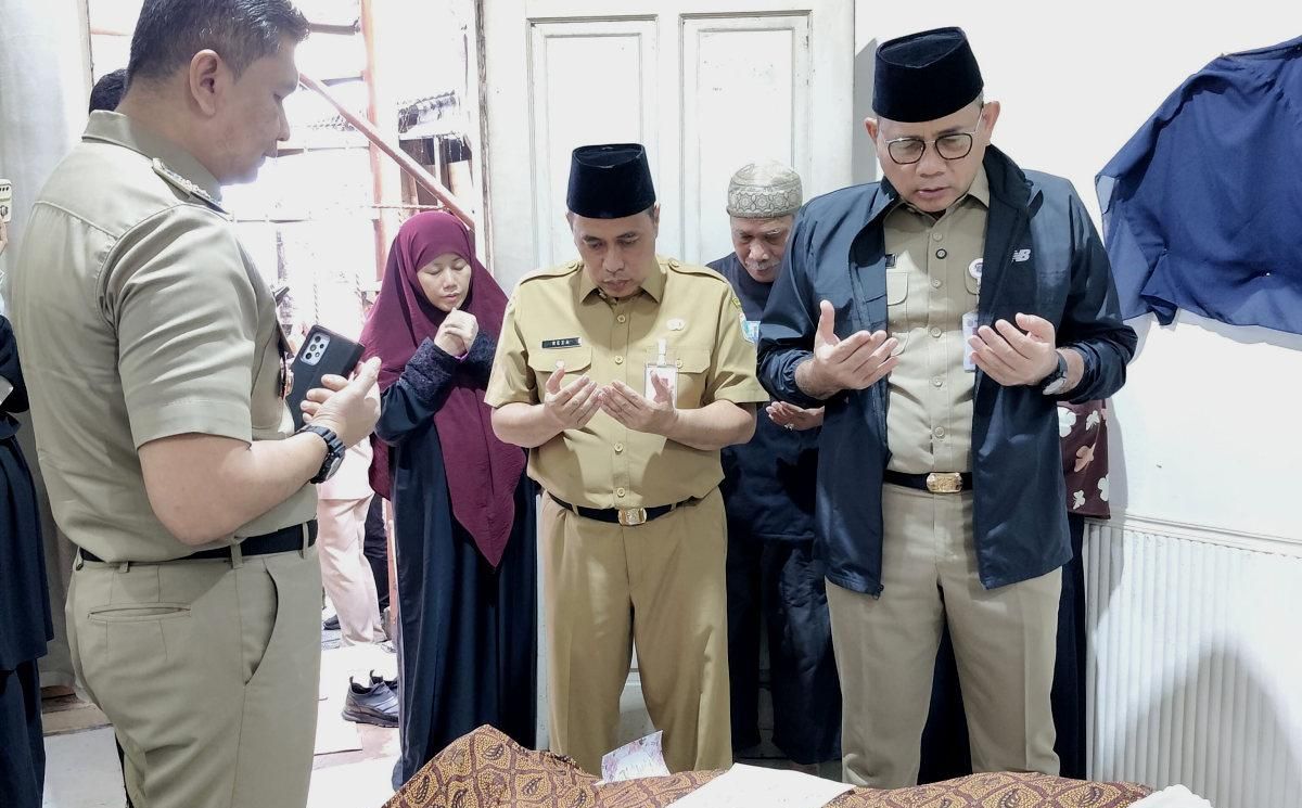 Wali Kota Jakarta Pusat Takziah ke Rumah Kader PKK Utan Panjang Korban Tragedi KRL Bekasi Timur