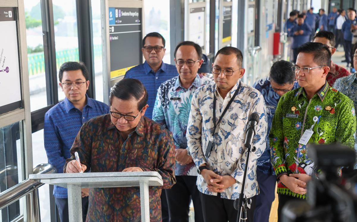 Pramono Anung Resmikan Halte Swadharma Paragon, Bukti Nyata Kolaborasi Keren di Jakarta