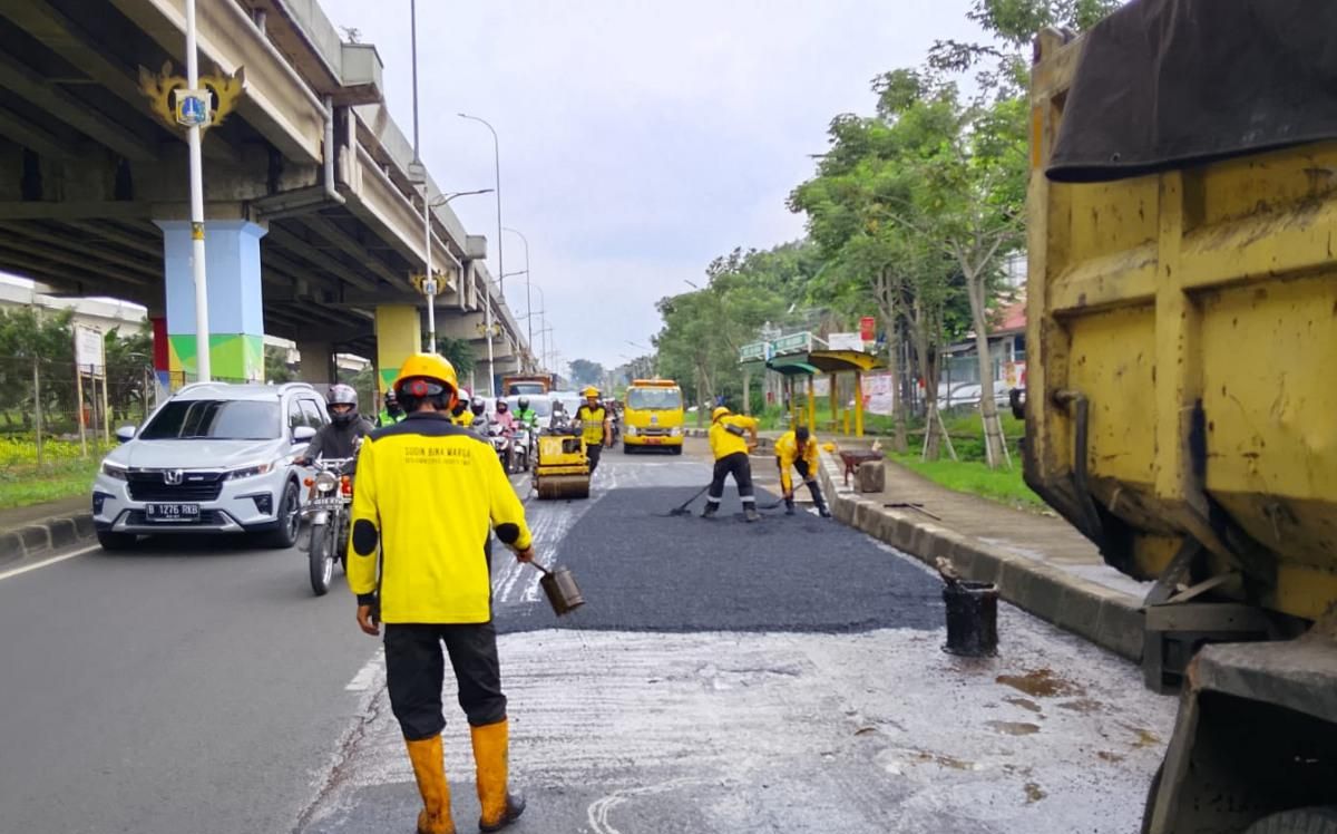 Pasukan Kuning Suku Dinas Bina Marga Jakarta Timur Sukses Tambal 1.745 Jalan Berlubang di 10 Kecamatan
