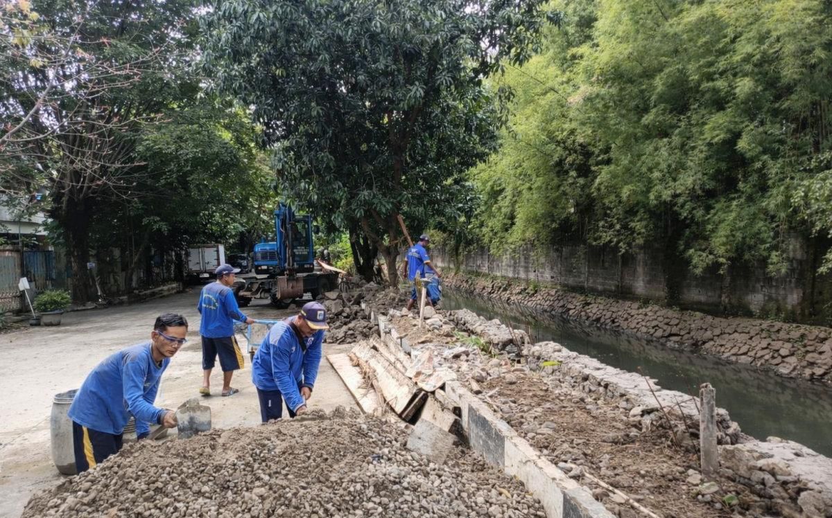 Progres Perbaikan Turap Saluran Penghubung Kelapa Lilin Jakut Capai 80 Persen, Warga Kini Bebas Genangan Banjir