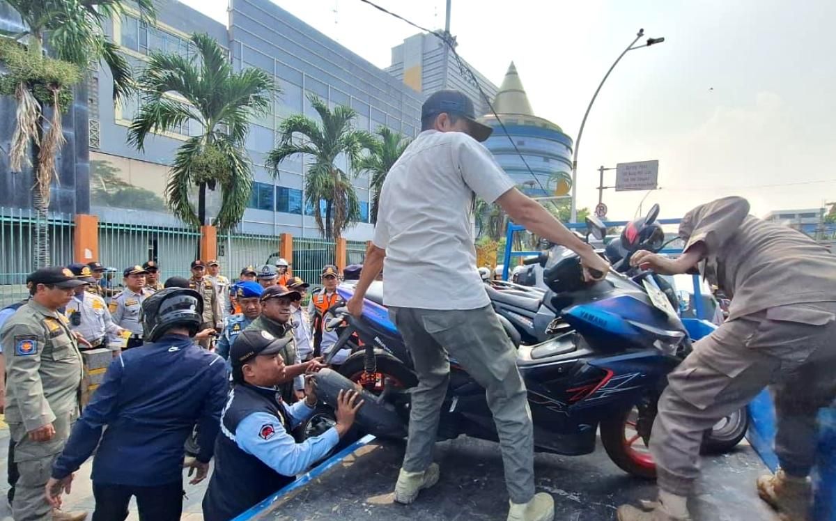 Awas Kena Derek! Ratusan Kendaraan di Jakarta Utara Terjaring Razia Parkir Liar Pekan Ini