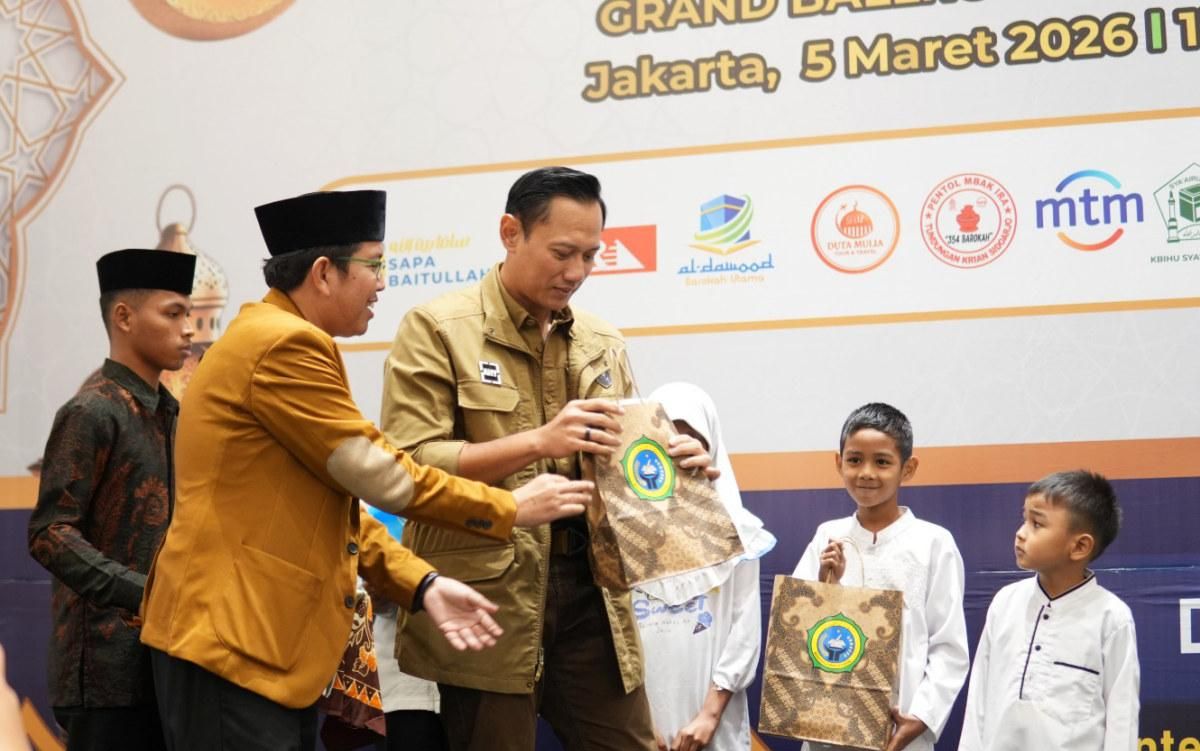 Menko AHY Salurkan Ribuan Paket Sembako untuk 1.600 Warga Cipayung Jakarta Timur di Ponpes Minhaajurrosyidiin