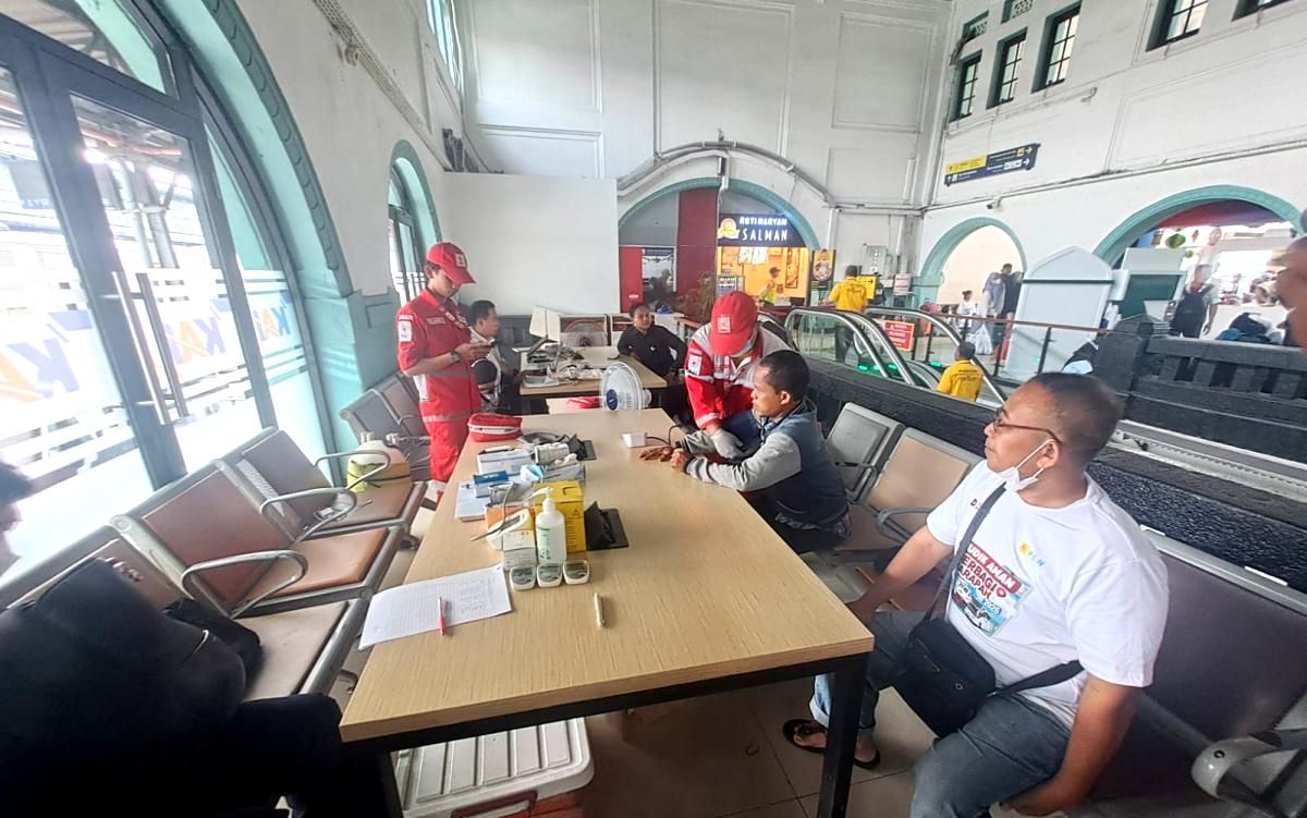Demi Perjalanan Mudik Aman Terkendali, PMI Jakpus Buka 4 Posko Siaga Kesehatan di Stasiun Utama dan Terminal