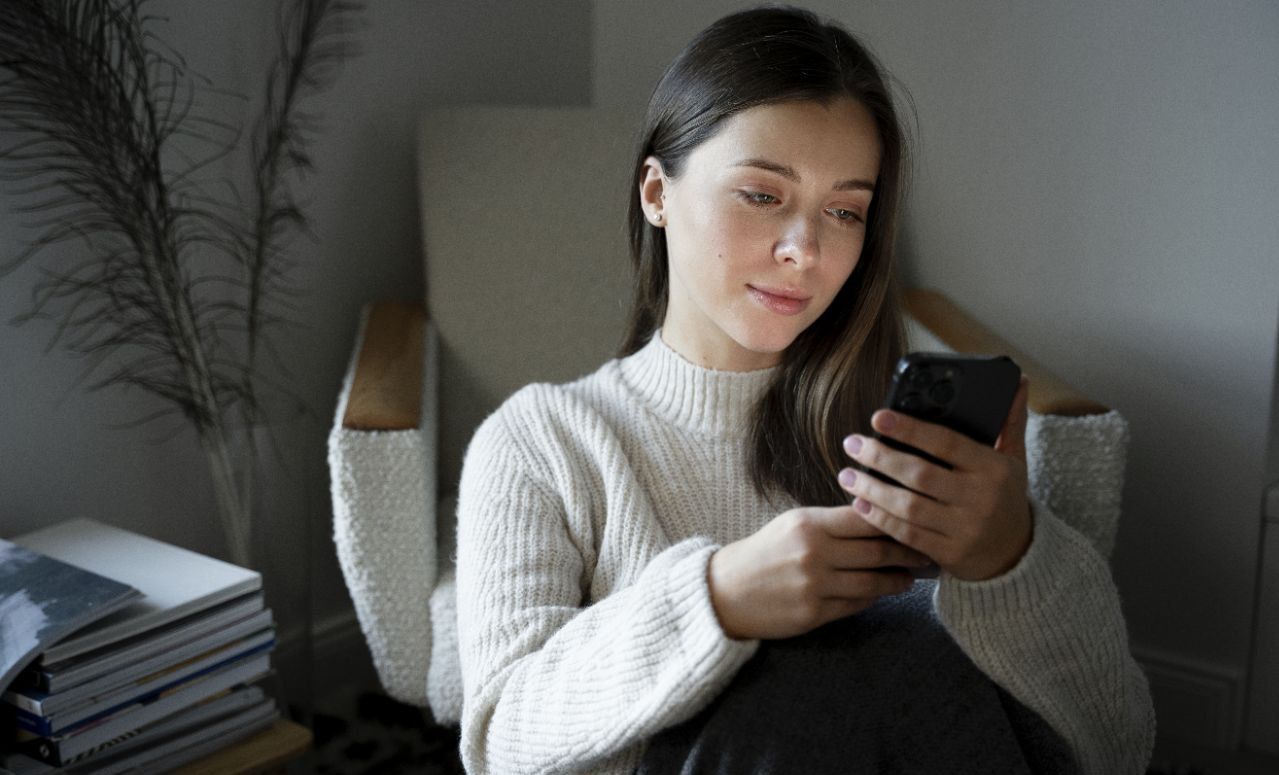 5 Zodiak yang Terlihat Pendiam tapi Ternyata Jenius Banget