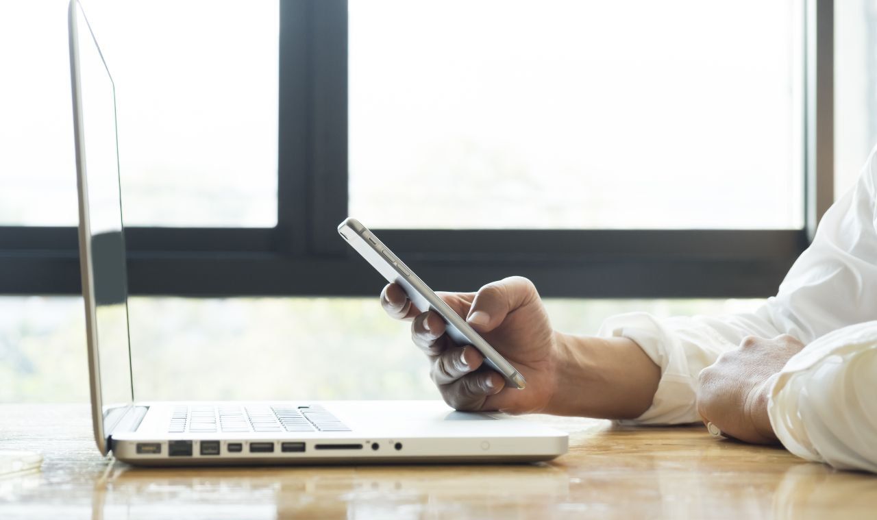 4 Website Gratis untuk Hapus Tulisan di Foto Secara Online