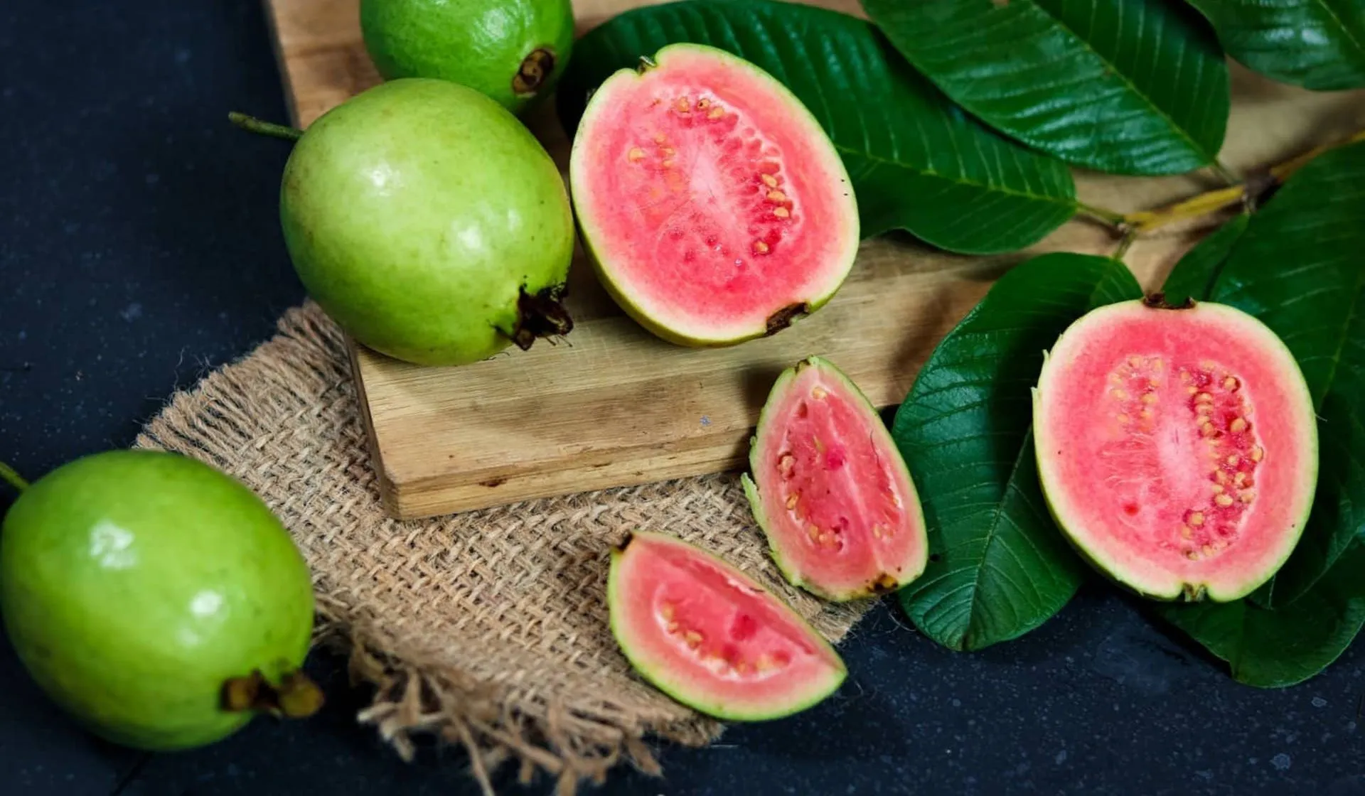 7 Manfaat Daun Jambu Biji untuk Kesehatan yang Perlu Kamu Tahu