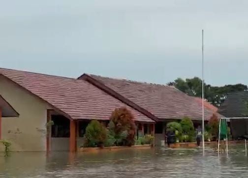 SMPN 25 Kota Serang Terendam Banjir Proses KBM Terganggu
