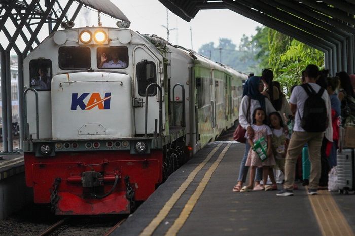 7 Puisi Singkat tentang Tragedi Kereta Api yang Menyentuh Hati dan Penuh Refleksi