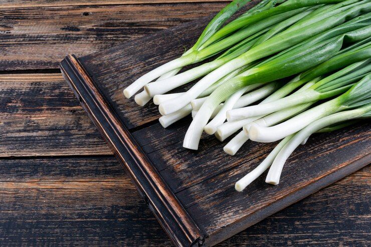 7 Manfaat Daun Bawang untuk Kesehatan yang Wajib Kamu Ketahui